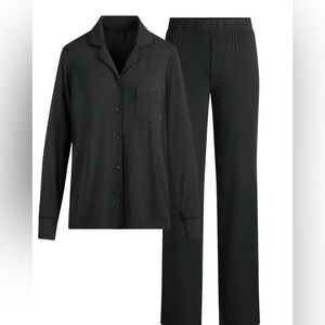 Skims sleep sets (one black set and one grey set)